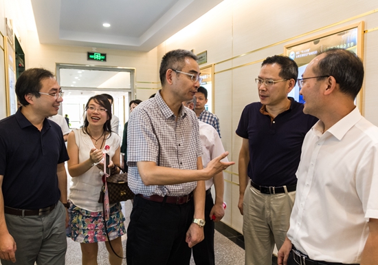 浙江科技学院党委书记龚建立一行来校考察交流